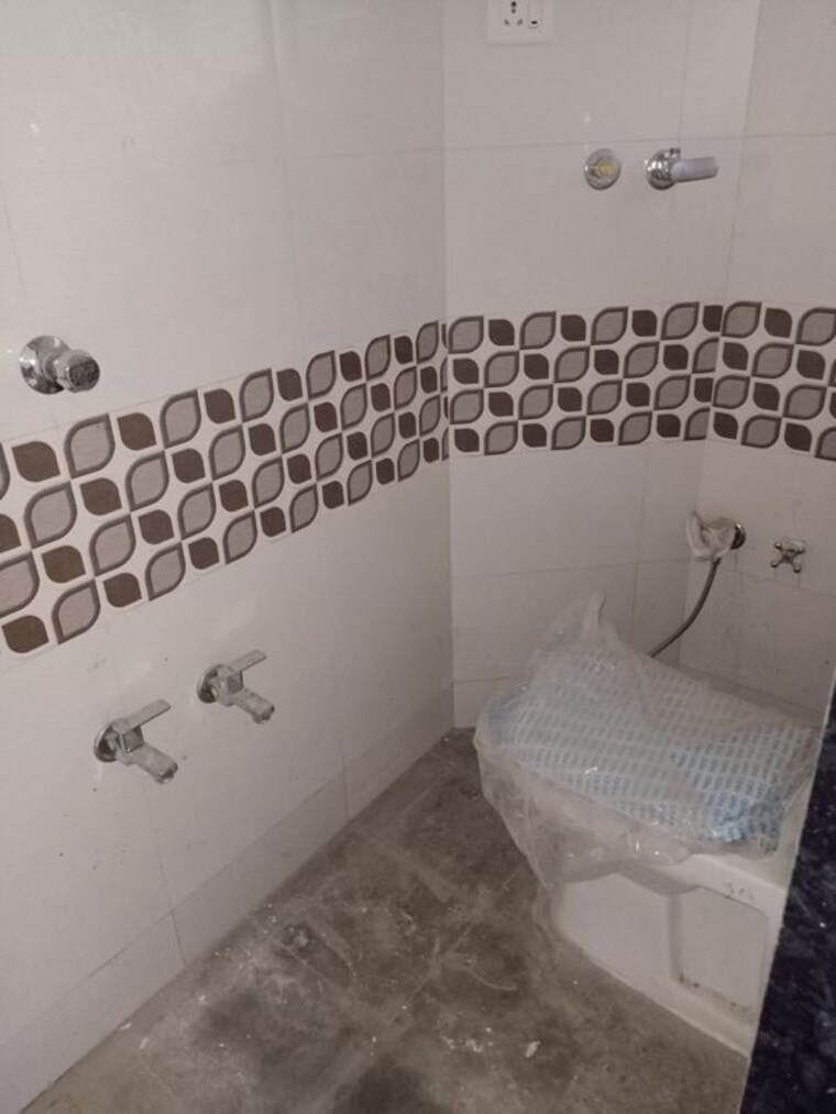 Bathroom, satellite 1 Bedroom 900 Sq.Ft. Villa In Satellite Ahmedabad 10678220