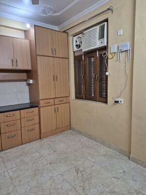 Room in 1 RK Builder Floor at Mayur Vihar – for Rent