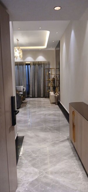 Room in 3 BHK Apartment at Hiranandani Heritage Tower, Powai – for Rent