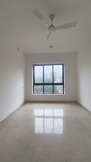 Room in 3 BHK Apartment at Shapoorji Pallonji Vicinia, Powai – for Rent