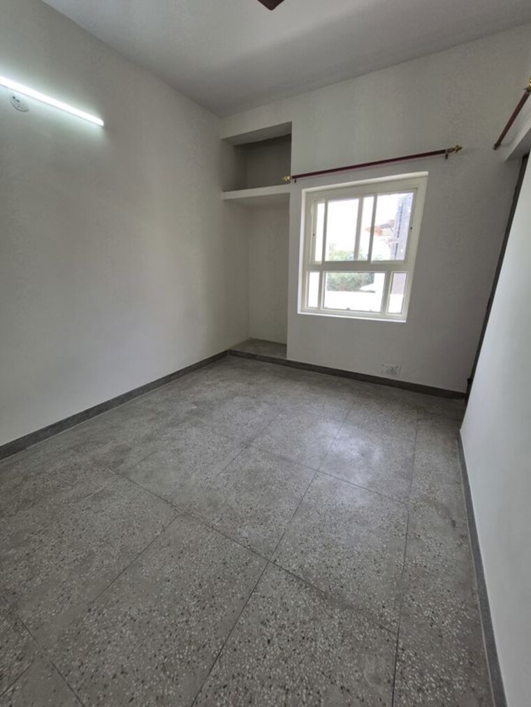 Room, mayur vihar 2.5 Bedroom 950 Sq.Ft. Apartment In Mayur Vihar Delhi 10678360