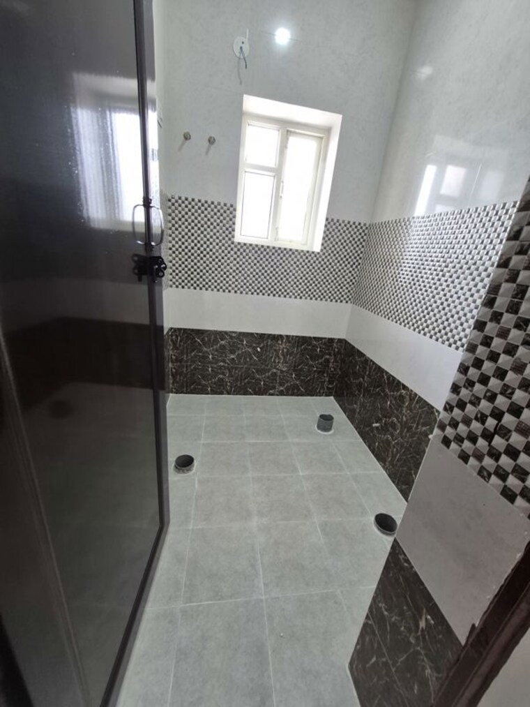 Washroom, mayur vihar 2.5 Bedroom 950 Sq.Ft. Apartment In Mayur Vihar Delhi 10678360