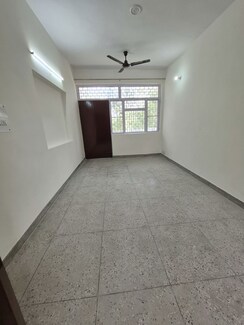 2.5 BHK +Apartment For Rent in Mayur Vihar