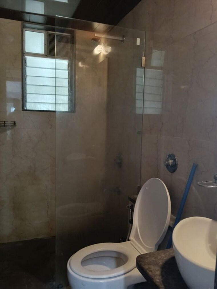 Bathroom, kabra-aurum 3 Bedroom 941 Sq.Ft. Apartment In Goregaon West Mumbai 10678513