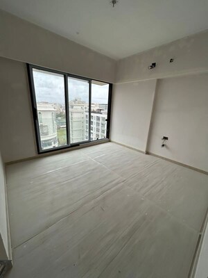Room in 3 BHK Apartment at Khar West – for Rent