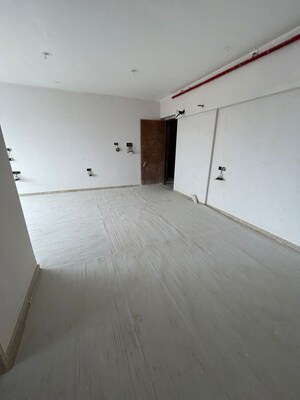 Room in 3 BHK Apartment at Khar West – for Rent