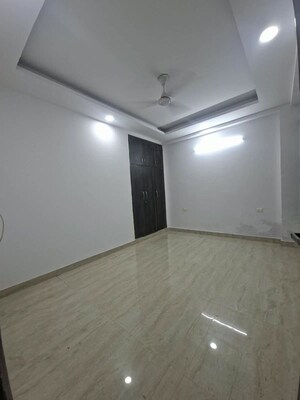 Room in 3 BHK Apartment at Chattarpur – for Rent