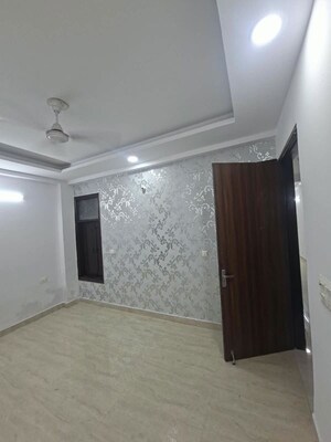 Room in 3 BHK Apartment at Chattarpur – for Rent