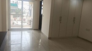 Room in 3 BHK Builder Floor at South Extension ii – for Rent