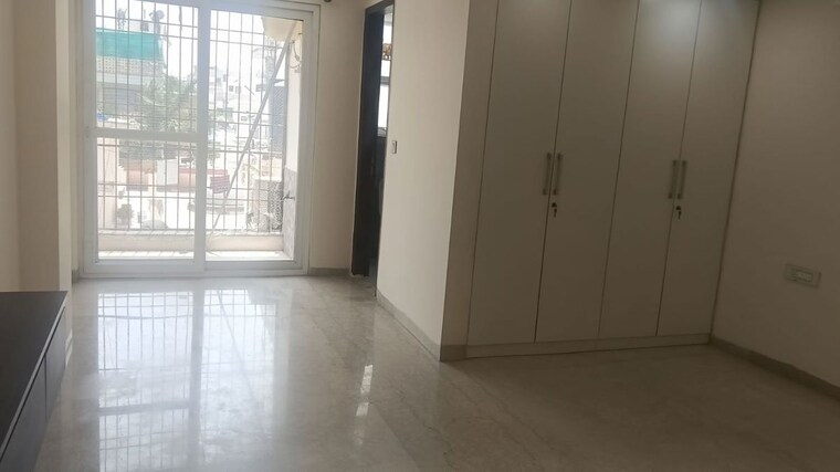 Room, south extension ii 3 Bedroom 2250 Sq.Ft. Builder Floor In South Extension ii Delhi 10678635
