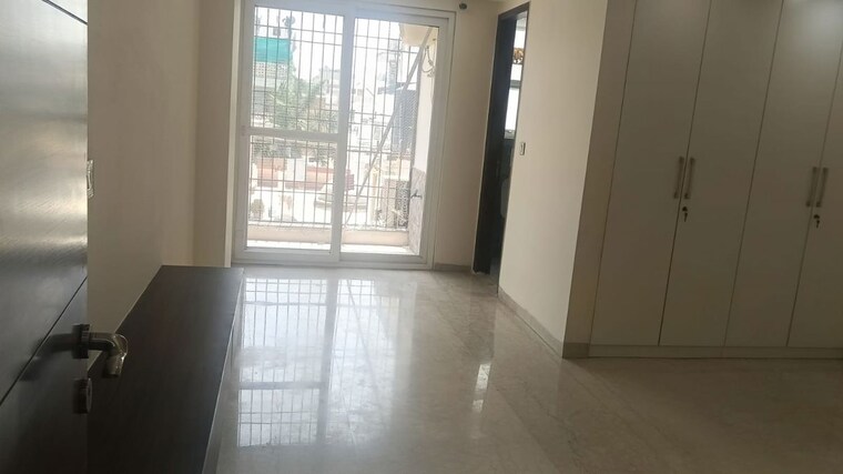 Room, south extension ii 3 Bedroom 2250 Sq.Ft. Builder Floor In South Extension ii Delhi 10678635