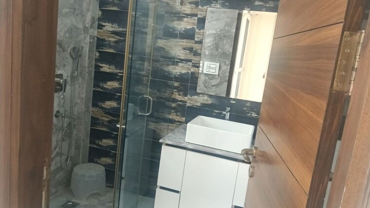 Balcony, south extension ii 3 Bedroom 2250 Sq.Ft. Builder Floor In South Extension ii Delhi 10678635
