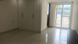 Room in 3 BHK Builder Floor at South Extension ii – for Rent