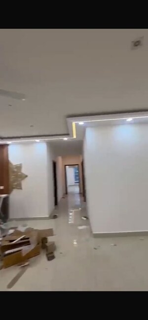 Furnished Amenities in 3.5 BHK Apartment at Sushant Golf City – for Rent