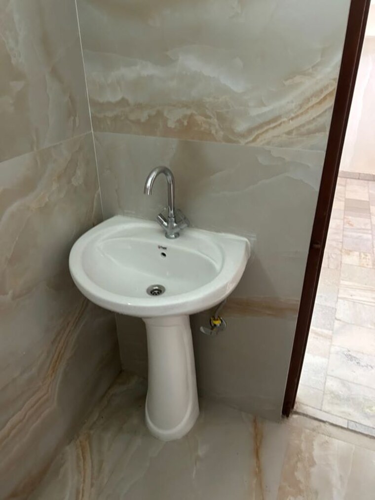 Bathroom, guru-nanak-enclave 3 Bedroom 1000 Sq.Ft. Builder Floor In Dhakoli Zirakpur 10678638