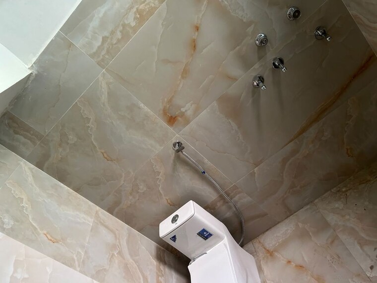 Bathroom, guru-nanak-enclave 3 Bedroom 1000 Sq.Ft. Builder Floor In Dhakoli Zirakpur 10678638