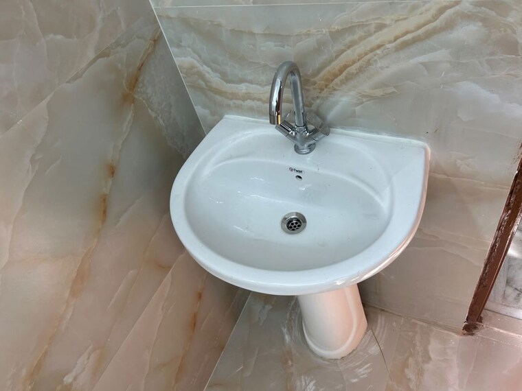Bathroom, guru-nanak-enclave 3 Bedroom 1000 Sq.Ft. Builder Floor In Dhakoli Zirakpur 10678638