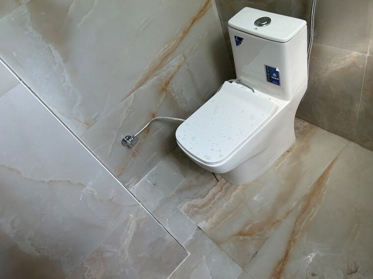 Bathroom, guru-nanak-enclave 3 Bedroom 1000 Sq.Ft. Builder Floor In Dhakoli Zirakpur 10678638