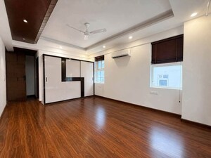 Room in 3 BHK Builder Floor at Ansal Sushant Apartments, Sushant Lok I – for Rent