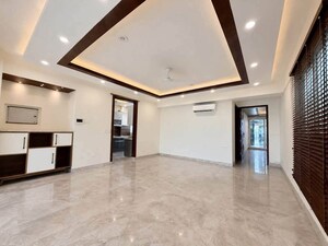 Room in 3 BHK Builder Floor at Ansal Sushant Apartments, Sushant Lok I – for Rent
