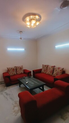 2 BHK Builder Floor For Rent in Dayanand Colony