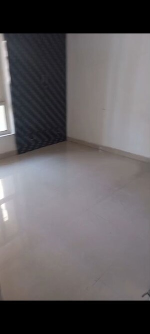 2 BHK Apartment For Rent in Uninav Heights Phase I, Raj Nagar Extension