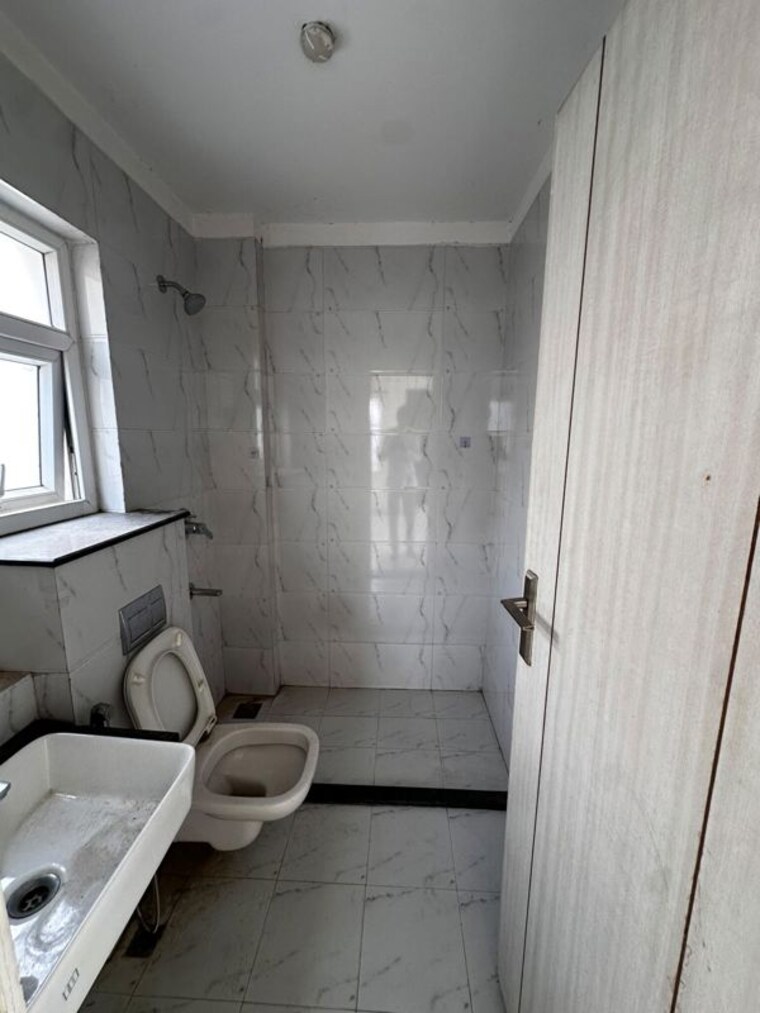 Bathroom, tulip-ivory 4 Bedroom 2400 Sq.Ft. Apartment In Sector 70 Gurgaon 10678646