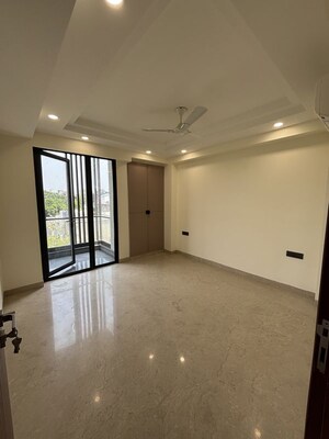 Room in 4 BHK Builder Floor at Shivalik Colony – for Sale