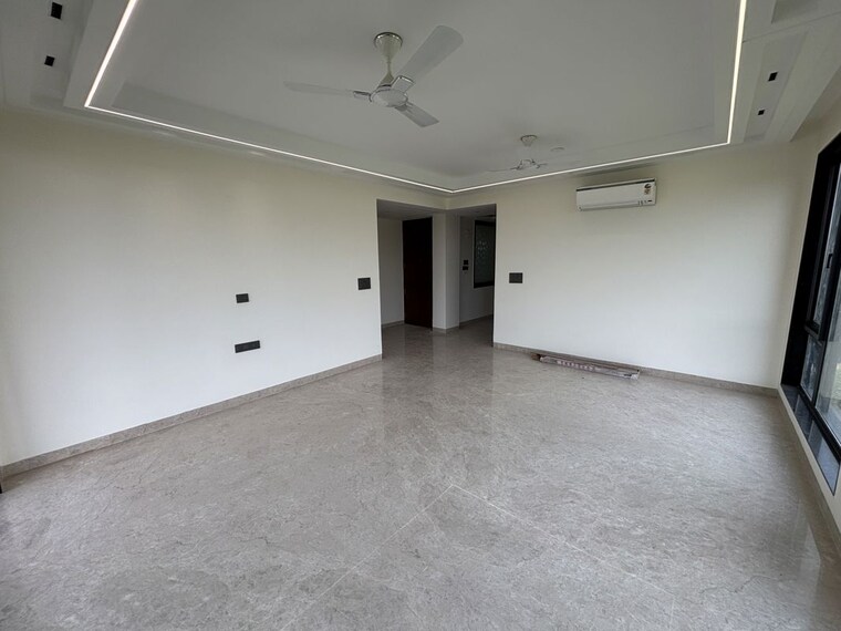 Room, shivalik colony 4 Bedroom 260 Sq.Yd. Builder Floor In Shivalik Colony Delhi 10678655