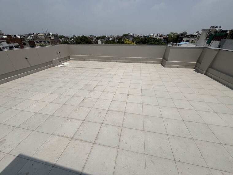 Terrace, shivalik colony 4 Bedroom 260 Sq.Yd. Builder Floor In Shivalik Colony Delhi 10678655