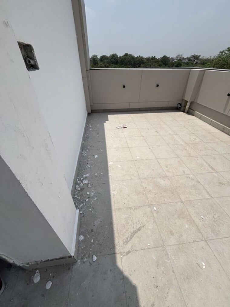 Terrace, shivalik colony 4 Bedroom 260 Sq.Yd. Builder Floor In Shivalik Colony Delhi 10678655