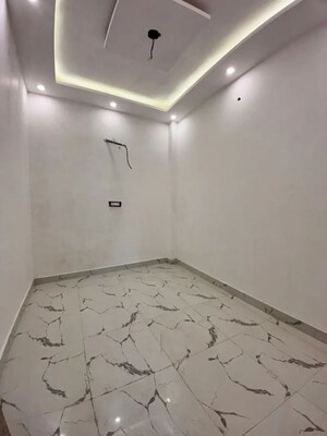 Room in 3 BHK Independent House at Dwarka Mor – for Sale