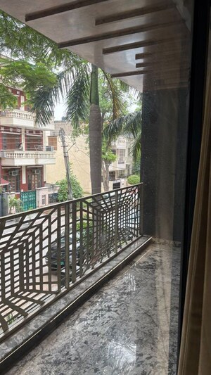 Balcony in 3 BHK Builder Floor at Dlf Phase ii – for Rent