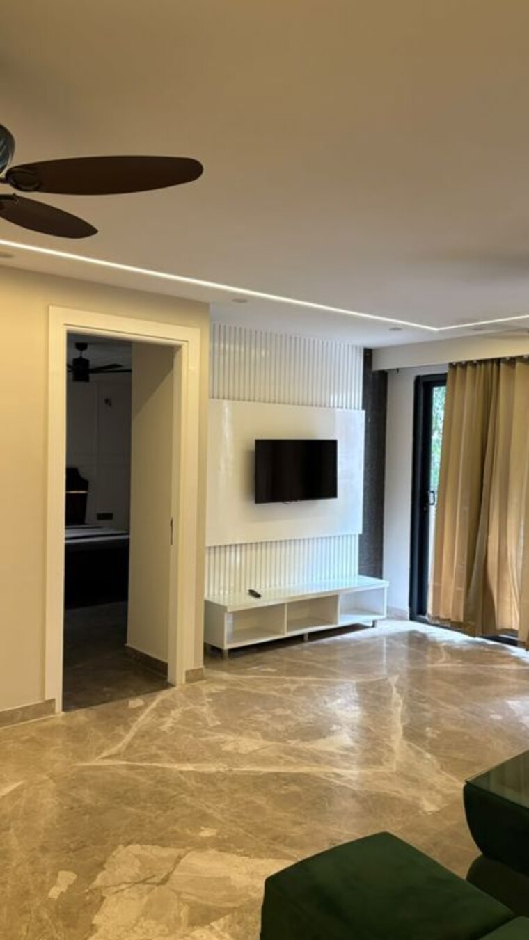 Room, dlf phase ii 3 Bedroom 2000 Sq.Ft. Builder Floor In Dlf Phase ii Gurgaon 10678679