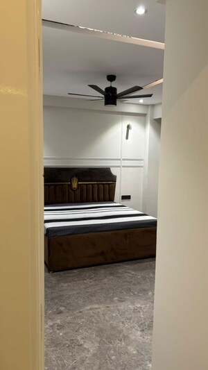 Furnished Amenities in 3 BHK Builder Floor at Dlf Phase ii – for Rent