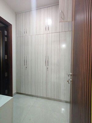 Room in 3 BHK Builder Floor at Sector 31 – for Rent