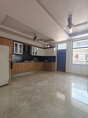 Room in 3 BHK Builder Floor at Sector 31 – for Rent
