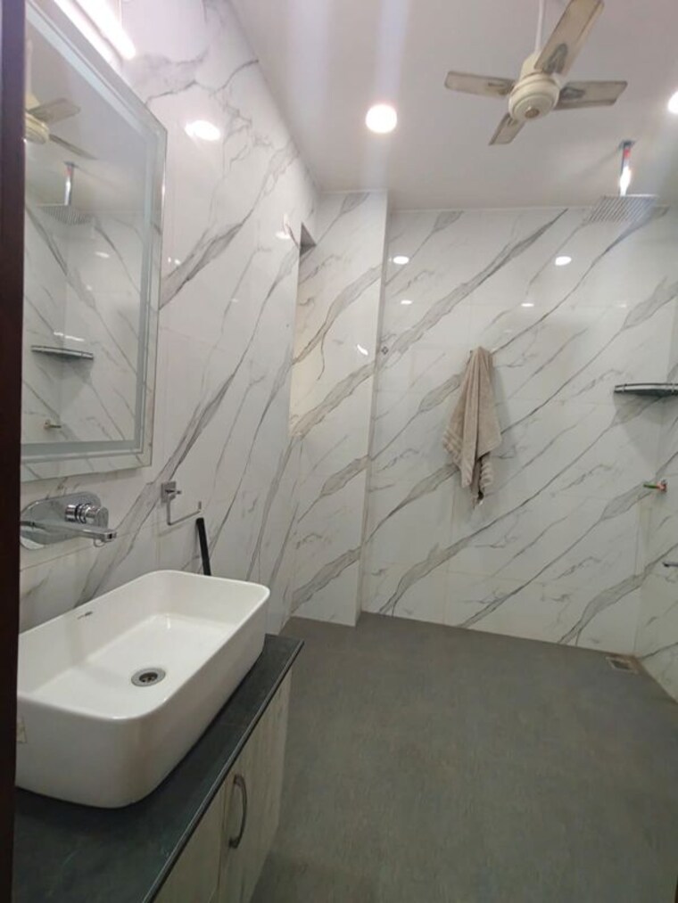 Bathroom, sector 31 3 Bedroom 2300 Sq.Ft. Builder Floor In Sector 31 Gurgaon 10678726