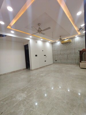 Room in 3 BHK Builder Floor at Sector 31 – for Rent