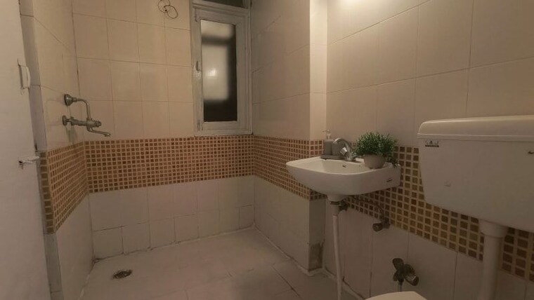 Bathroom, emenox-brave-hearts 2 Bedroom 1050 Sq.Ft. Apartment In Raj Nagar Extension Ghaziabad 10678754