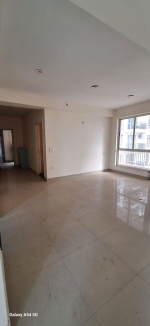 Room in 4 BHK Apartment at Imperia Esfera, Sector 37c – for Rent
