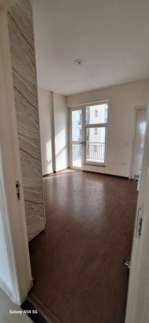 Room in 4 BHK Apartment at Imperia Esfera, Sector 37c – for Rent