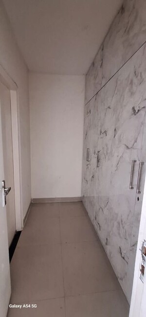 Furnished Amenities in 4 BHK Apartment at Imperia Esfera, Sector 37c – for Rent