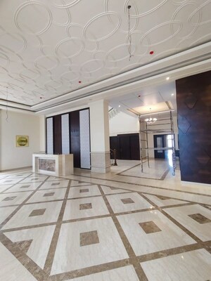 Parking in 3 BHK Apartment at Omaxe The Palace, Gomti Nagar – for Sale