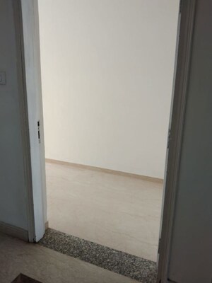 Room in 3 BHK Apartment at Omaxe The Palace, Gomti Nagar – for Sale