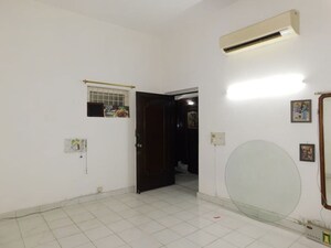 Room in 3 BHK Builder Floor at Greater Kailash – for Rent