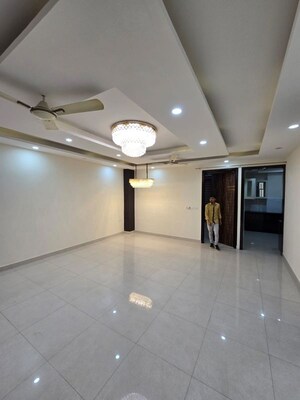Room in 3 BHK Builder Floor at Ansal API Esencia, Sector 67 – for Rent