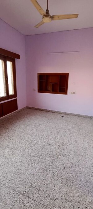 Room in 2 BHK Builder Floor at Sector 38 – for Rent