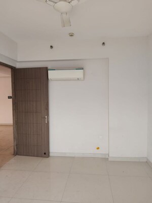 Room in 3.5 BHK Apartment at Parx Laureate, Sector 108 – for Rent