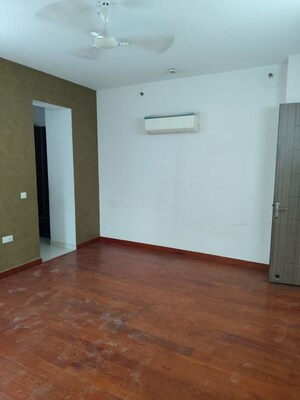 Room in 3.5 BHK Apartment at Parx Laureate, Sector 108 – for Rent
